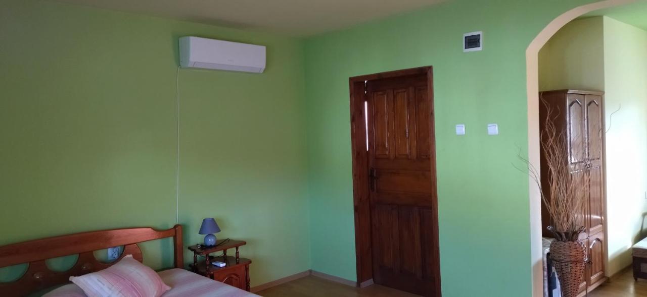 Guest House Ambrozia Kotel Kültér fotó