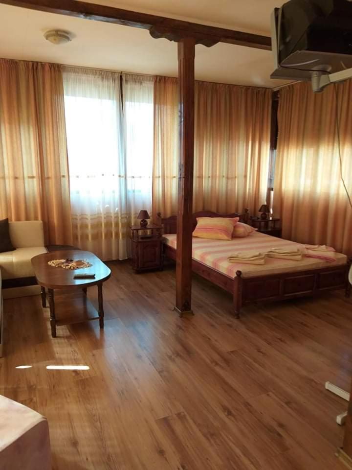 Guest House Ambrozia Kotel Kültér fotó